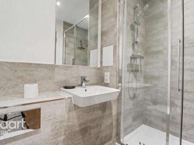 Apartment for sale in Spring Park, Luton