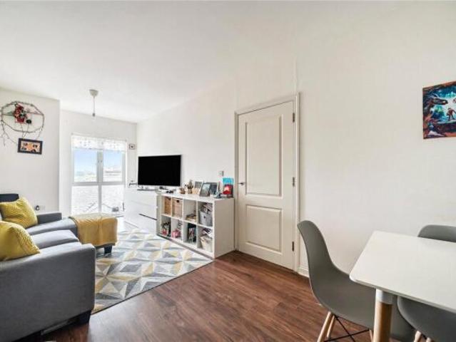Apartment for sale in Slough