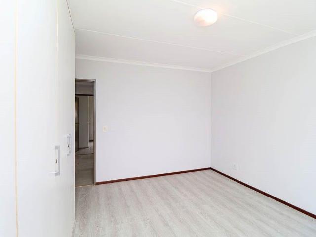 Apartment for sale in Sunnyrock, City of Ekurhuleni Metropolitan Municipality