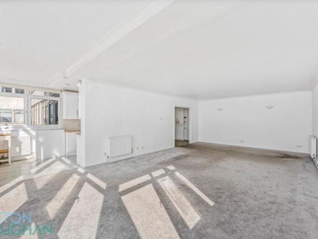 Apartment for sale in Brighton & Hove
