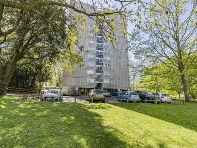 Apartment for sale in Roehampton, Greater London