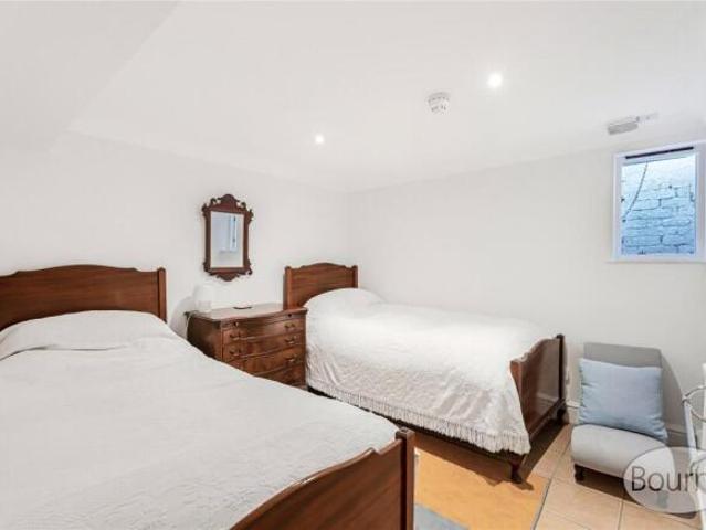 Apartment for sale in Charlotteville, Westborough