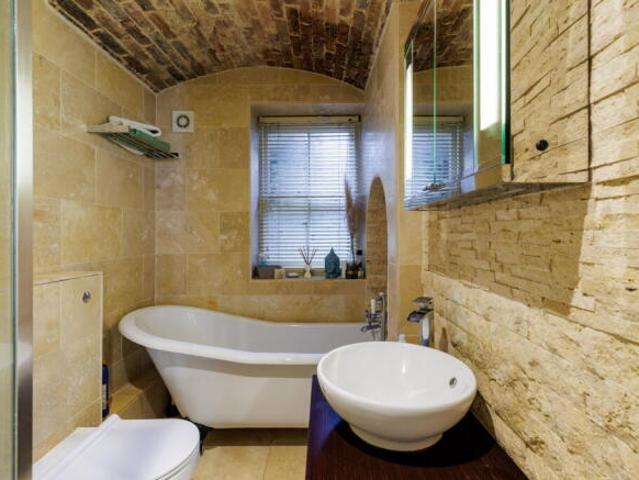 Apartment for sale in Westborough, Surrey