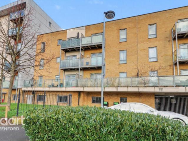 Apartment for sale in Northolt, Greater London