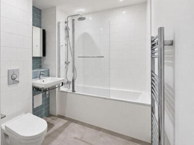 Apartment for sale in Cat Hill, England