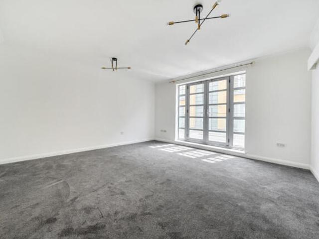 Apartment for sale in Thamesmead, Greater London