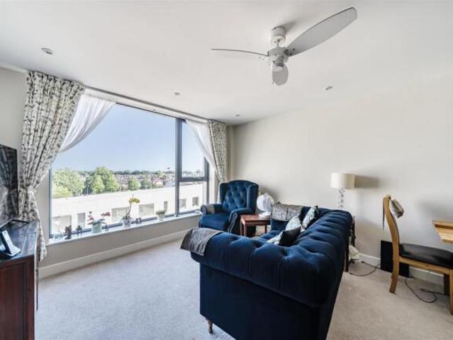 Apartment for sale in South Lane, West Yorkshire