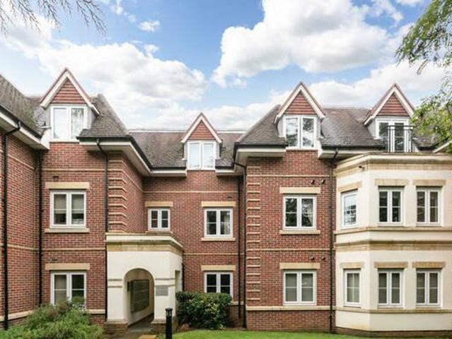 House for rent in Surrey, England