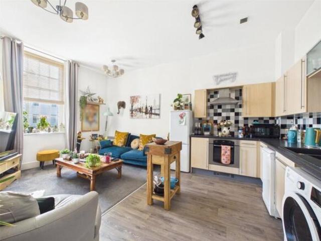 Apartment for sale in Wotton Pitch, Gloucester
