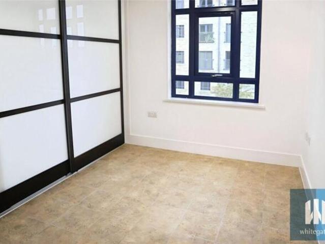 Apartment for sale in Lindley, West Yorkshire