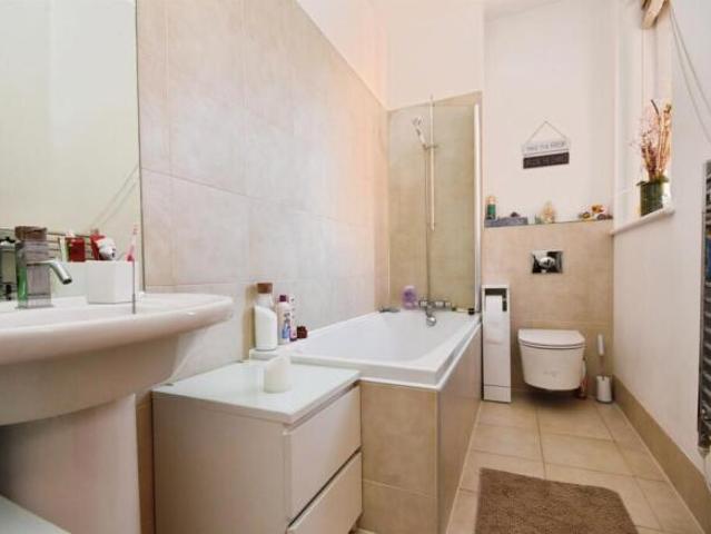 Apartment for sale in The Galleries, Navestock Side