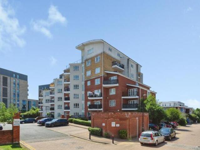 Apartment for sale in Holywell Estate, North Watford