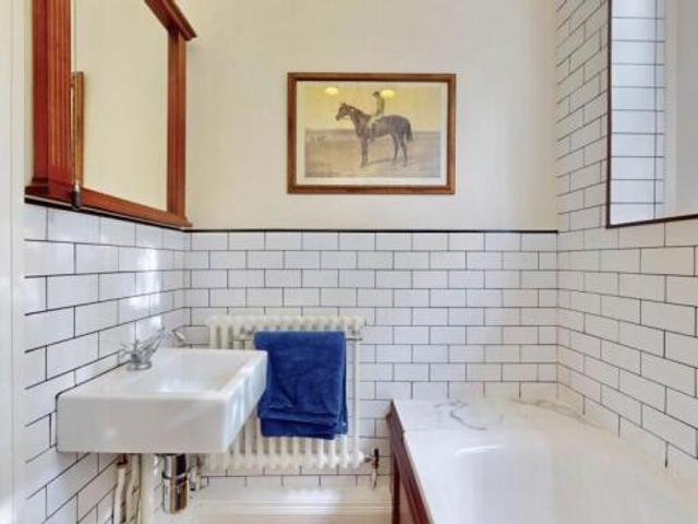 Apartment for sale in Highgate, Greater London
