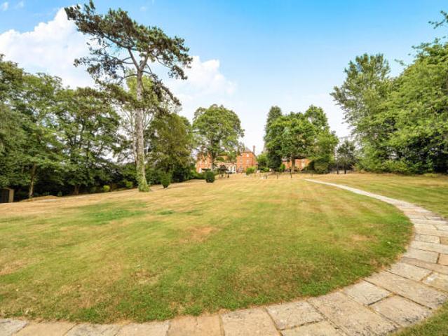 Apartment for sale in Greater London