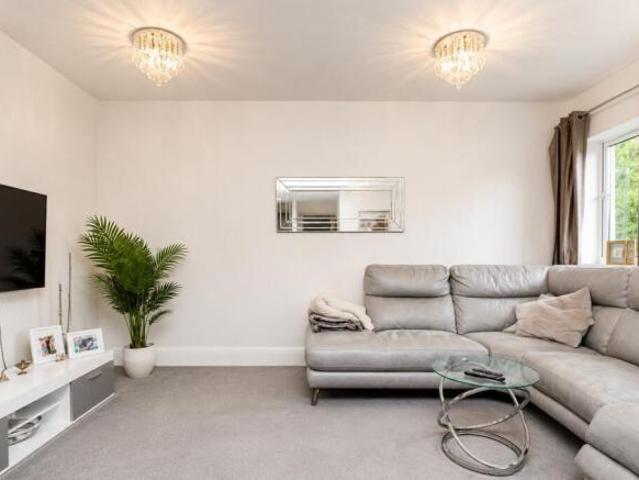 Apartment for sale in Five Acres, Hertfordshire