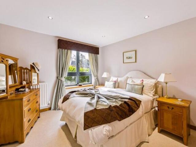 Apartment for sale in Bearsden, Scotland