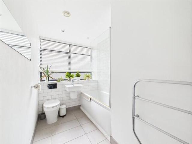 Apartment for sale in Gloucester, Gloucestershire