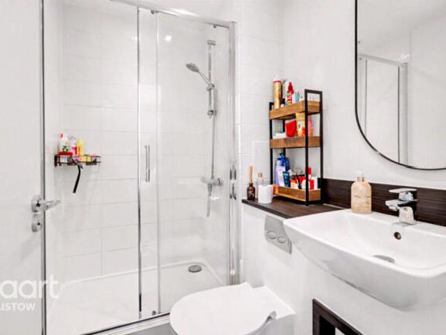 Apartment for sale in Upton Park, Greater London