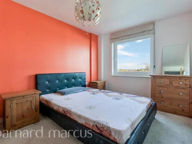 Apartment for sale in London Borough of Hounslow, Greater London