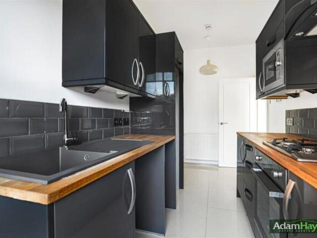 Apartment for sale in North Finchley, Greater London