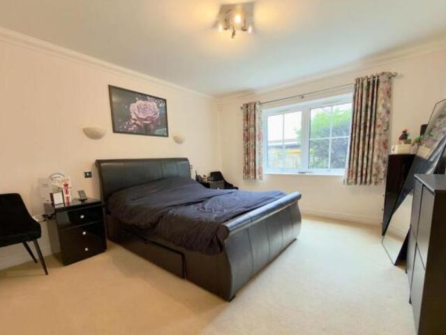 Apartment for sale in Poole