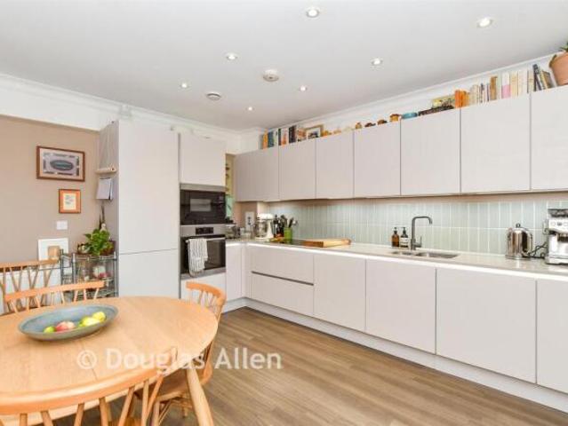 Apartment for sale in Walthamstow, Greater London