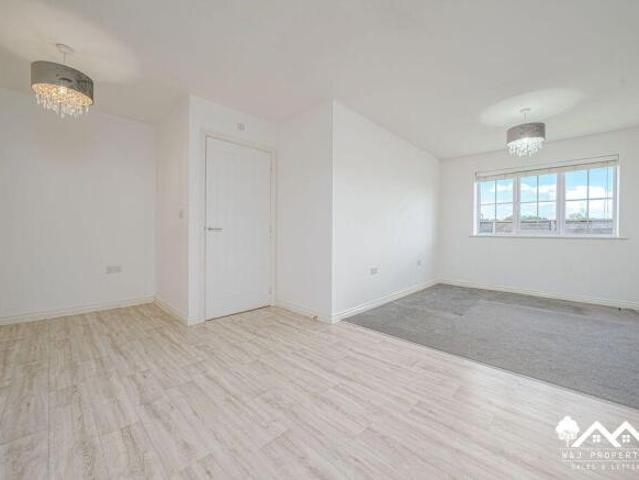 Apartment for sale in Huyton, Knowsley