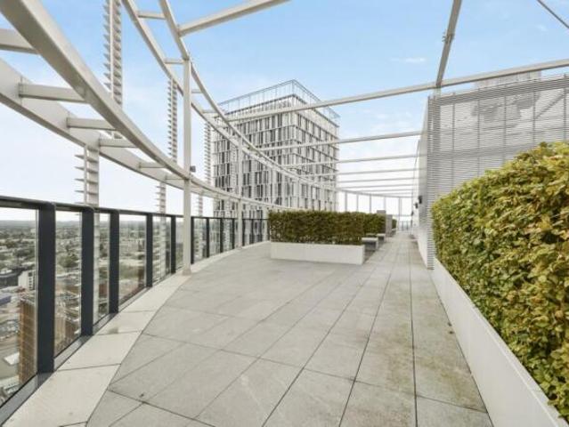 Apartment for sale in Cat Hill, England