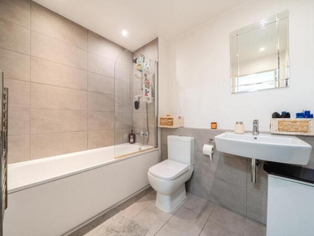Apartment for sale in Royal Borough of Greenwich, Greater London