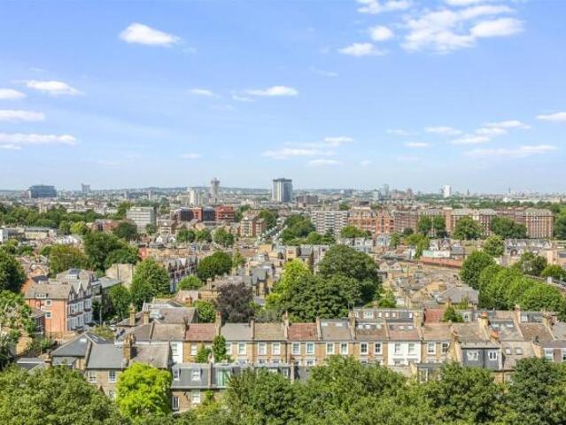 Apartment for sale in London Borough of Wandsworth, Greater London