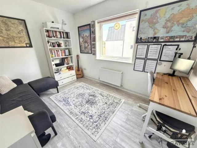 Apartment for sale in Upperton, Eastbourne