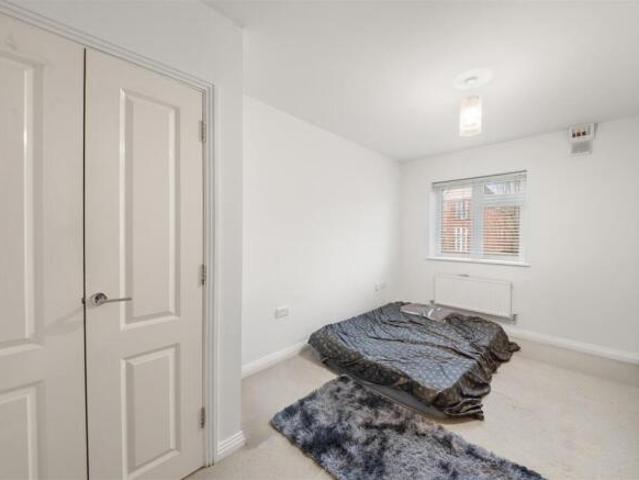 Apartment for sale in Hayes, Greater London