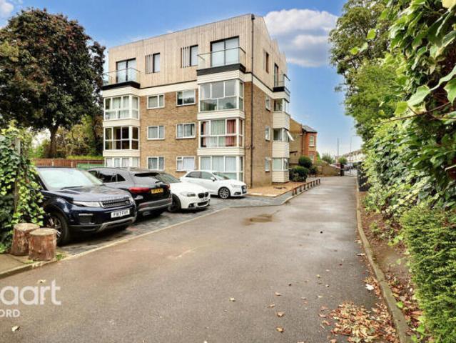 Apartment for sale in Ilford, Greater London