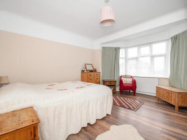 Apartment for sale in Cat Hill, England