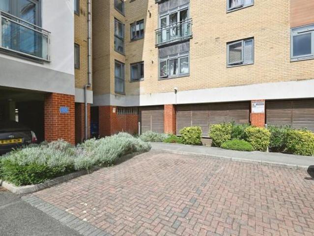 Apartment for sale in Hart, Hampshire