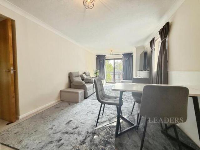 Apartment for sale in Bedford, England