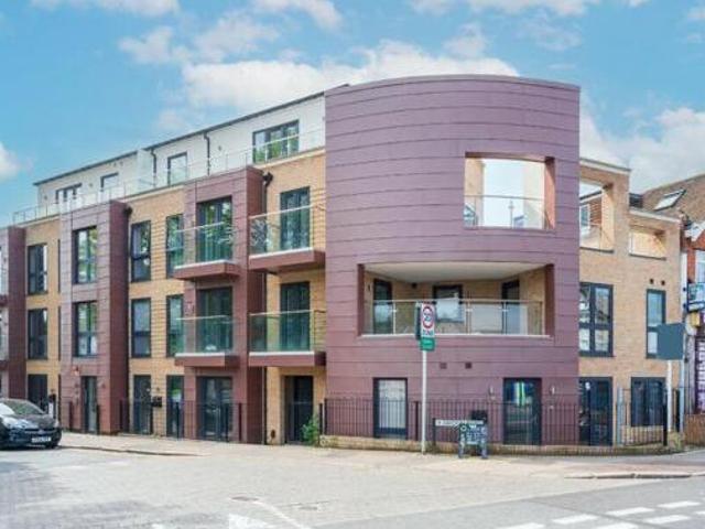 House for sale in Watford Heath, Watford