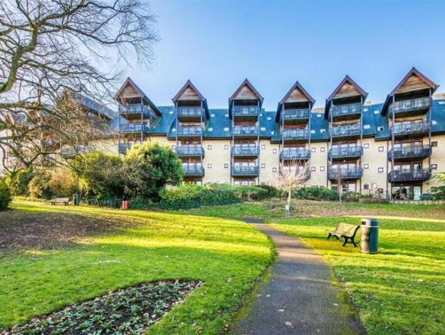Apartment for sale in South Lane, West Yorkshire