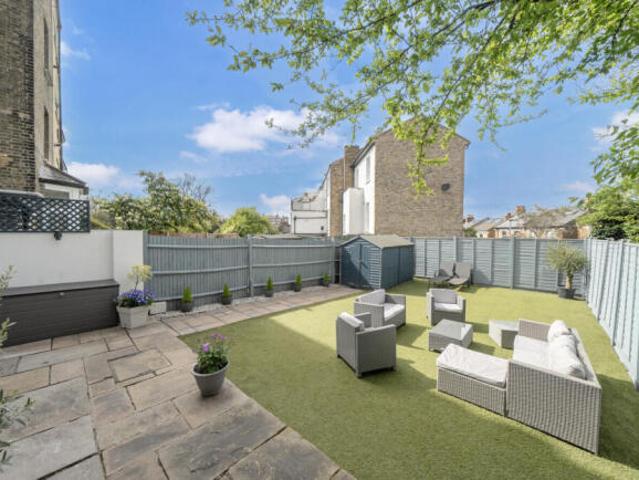 Apartment for sale in Charlton, Greater London