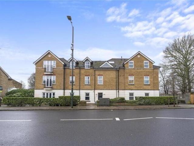 Apartment for sale in Hampton, Greater London