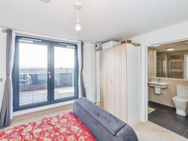 Apartment for sale in Watford, Hertfordshire