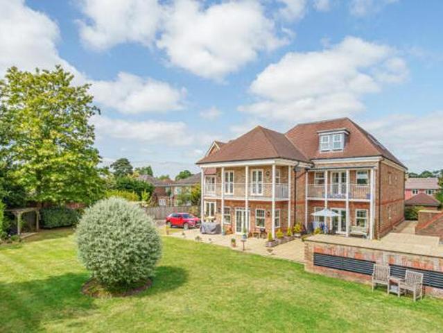 House for sale in Weybridge, Elmbridge