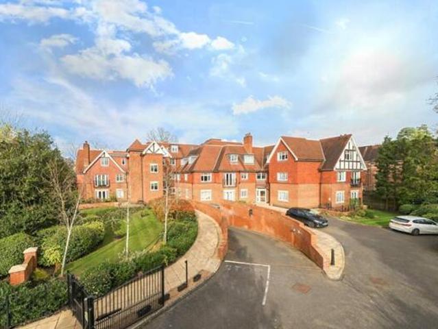 House for sale in Weybridge, Elmbridge