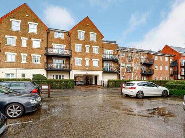 House for sale in Batchworth, Hertfordshire