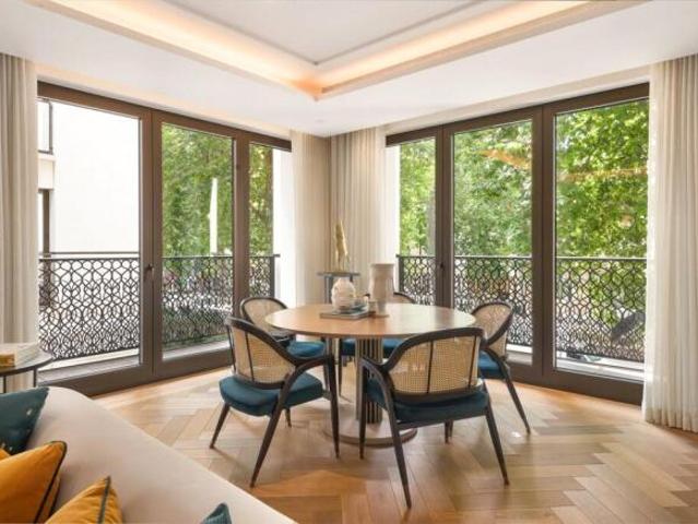 Apartment for sale in Cat Hill, England