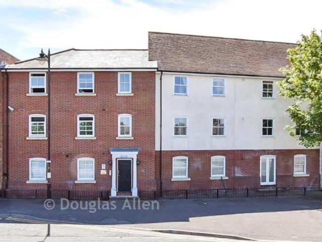 Apartment for sale in Navestock Side
