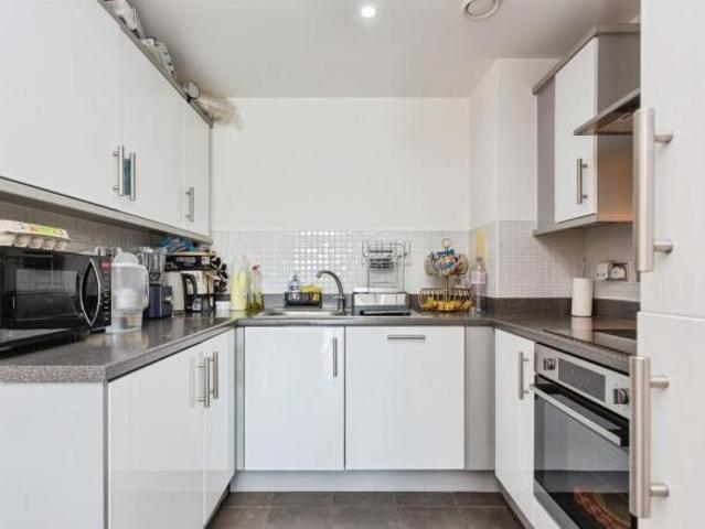 Apartment for sale in Watford, Hertfordshire