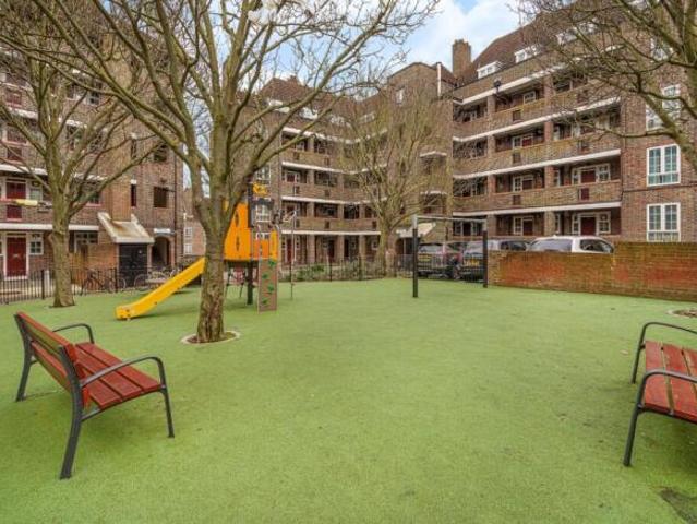Apartment for sale in East Dulwich, Greater London