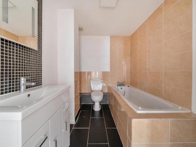 Apartment for sale in Burnham, Swallow