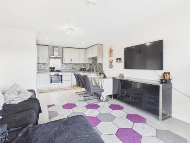 Apartment for sale in Slough